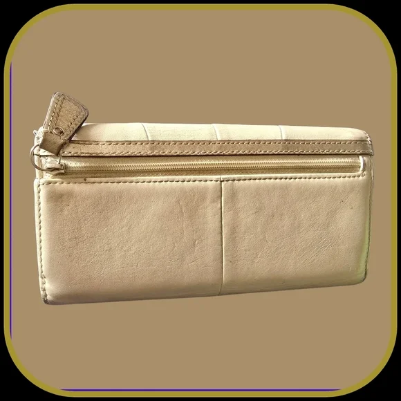 Elegant Coach Wallet~ Cream Wallet, Buckle Design~EUC - Picture 3 of 9